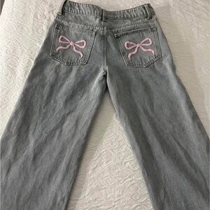 Edikted Gray Straight-Leg Jeans with Pink Bow Pocket Embroidery